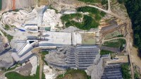 Dikutip dari instagram PT Wijaya Karya (Persero) Tbk, bendungan Karian memiliki luas area genangan 1,74 hektare dan direncanakan memiliki daya tampung air mencapai 314,7 juta meter kubik dan kapasitas efektif sebesar 207,5 juta meter kubik. Pool/Wijaya Karya.