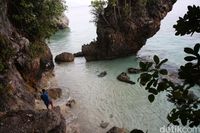 Pantai Tanjung Mangga, Surga Tersembunyi dari Maluku