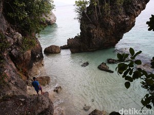 Indahnya Pantai Tanjung Mangga, Apalagi Bila Tanpa Spanduk Parpol