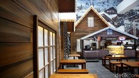 Juga ada area bersantai mencicipi beragam menu di Trans Snow World.  (Rachman/detikcom)