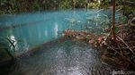 Menikmati Keindahan Telaga Biru di Pulau Mandioli