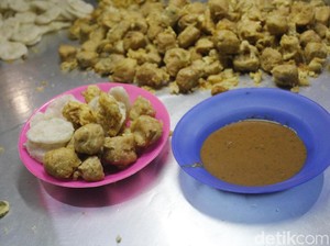 Bacol, Gorengan Mini Dicocol Bumbu Asam Pedas Favorit Warga Cimahi