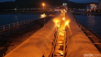 Semua penerangan tergantikan oleh lampu.