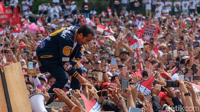 Jokowi: Sudah 4,5 Tahun Difitnah, Saya akan Lawan! Jokowi: Sudah 4,5 Tahun Difitnah, Saya akan Lawan!