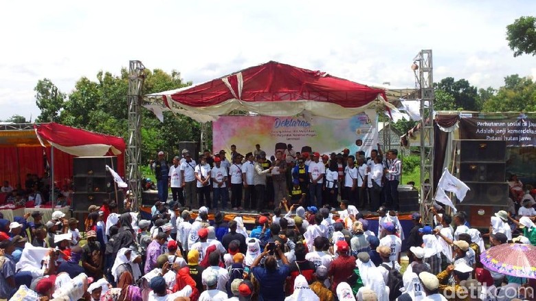 Ribuan Petani Hutan Lamongan Deklarasi Dukung Jokowi-Maruf Amin Ribuan Petani Hutan Lamongan Deklarasi Dukung Jokowi-Maruf Amin