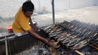 Ikan Fufu jadi salah satu oleh-oleh yang paling dicari wisatawan saat berkunjung ke Labuha, Pulau Bacan. Ikan fufu memang layak di cari selain namanya unik, ikan fufu juga mempunyai rasa yang nikmat.