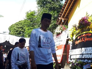 Jokowi Takziah ke Rumah Duka Ketum Seknas M Yamin