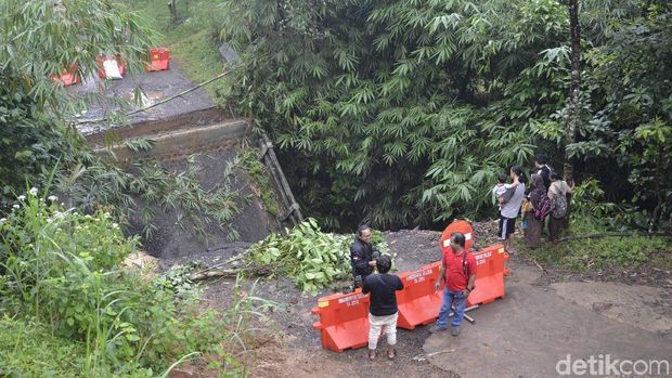 Fondansi Tergerus Banjir, Badan Jembatan Werdi di Pekalongan Patah