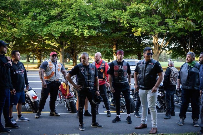 Geng Motor Jaga Masjid di Sydney, Mobil Mewah di Kampus Dubai