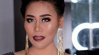 Baru ketika dewasa bakat bernyanyinya mampu mengubah nasib Evi Masamba. Foto: Instagram Evi Masamba