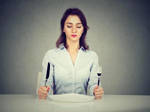 Curhat Para Pelayan Rumah Makan Hadapi Pelanggan Galak