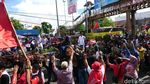 Potret Jokowi Kampanye Naik Kereta Kuda di Serang