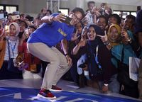 Aksi Sandiaga Nge-dance Bikin Milenial Sragen Histeris