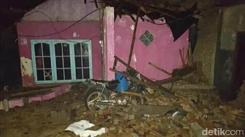Puting Beliung Melanda Jepara Tadi Malam, 5 Orang Luka Puting Beliung Melanda Jepara Tadi Malam, 5 Orang Luka