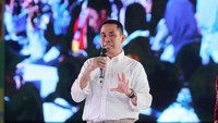 Founder KAHMIPreneur, Kamrussamad sebagai penggagas ajang ini memberikan sambutan di hadapan milenial Sragen. Rangkaian YES 2019 masih akan berlanjut di beberapa kota seperti Makassar pada Sabtu (1/4), Yogyakarta pada Minggu (7/4), Medan dan Jakarta pada Sabtu (13/4). Istimewa/Endah Dwi Ekowati.