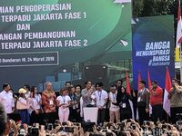 Pesan Jokowi ke Warga: MRT Ini Budaya Baru, Antre, Jangan Asal Buang Sampah!