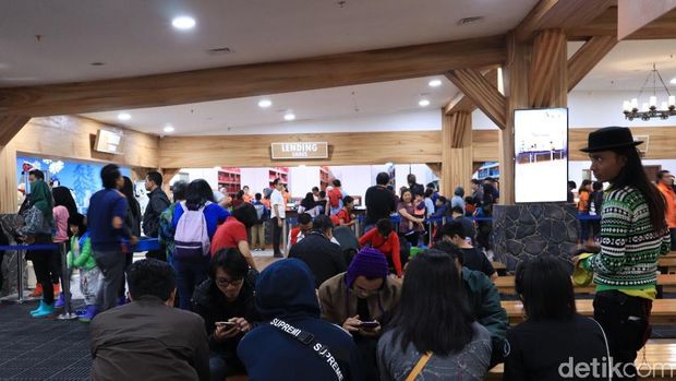 Heboh! Ini Antusiasme Pengunjung Pertama Trans Snow World Juanda
