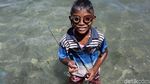 Potret Anak-anak Madopolo Bermain di Laut