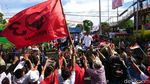 Potret Jokowi Kampanye Naik Kereta Kuda di Serang
