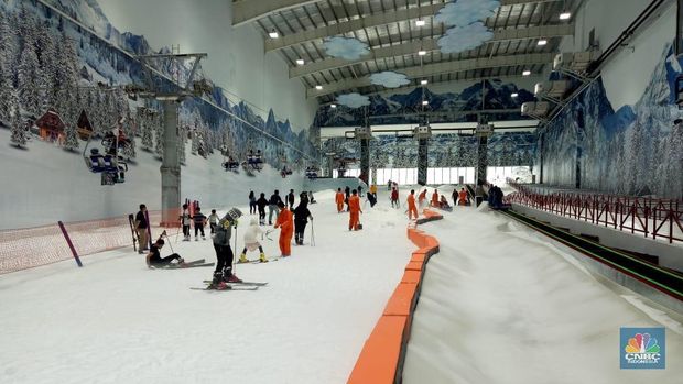 Wow, Bisa Main Ski hingga Kereta Salju di Trans Snow World