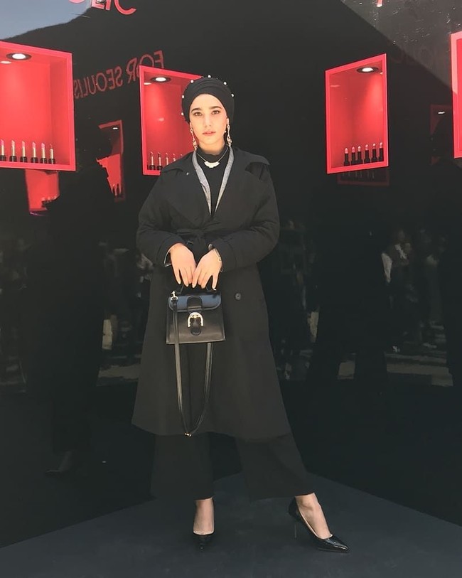 Kim Miso merupakan salah satu hijabers yang populer di Instagram dan YouTube. Dia kerap dikira asli Korea Selatan karena wajahnya mirip wanita Negeri Gingseng. Namun ternyata dia adalah wanita Maroko. Foto: Dok. Instagram @kimmiso1194