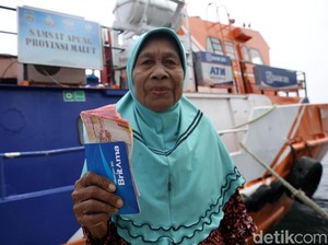 Sebelum Ada Bank Terapung, Warga Simpan Uang di Dalam Tanah