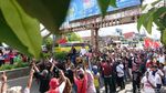 Potret Jokowi Kampanye Naik Kereta Kuda di Serang
