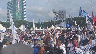 Potret Kampanye Prabowo di Lapangan Karebosi Makassar, Al Liwa Turut Berkibar