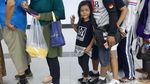 Warga Rela Antre Panjang Demi Naik MRT Jakarta
