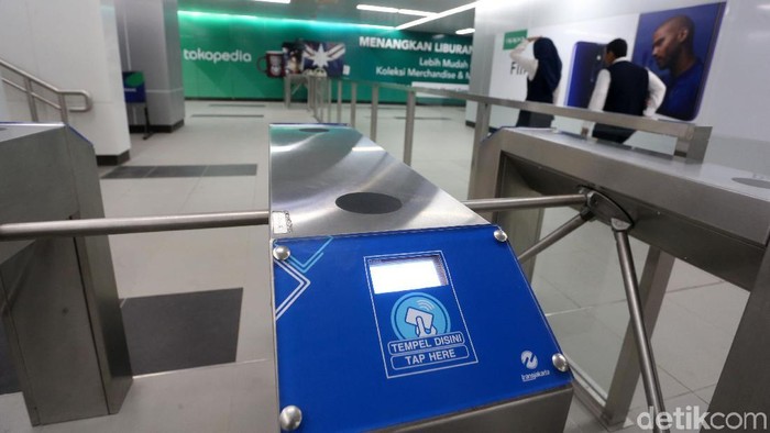 MRT Jakarta fase I telah resmi beroperasi. Bagi Anda yang akan naik MRT wajib memiliki kartu, yakni single trip dan multi trip ticket.