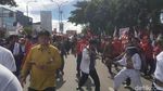 Potret Jokowi Kampanye Naik Kereta Kuda di Serang