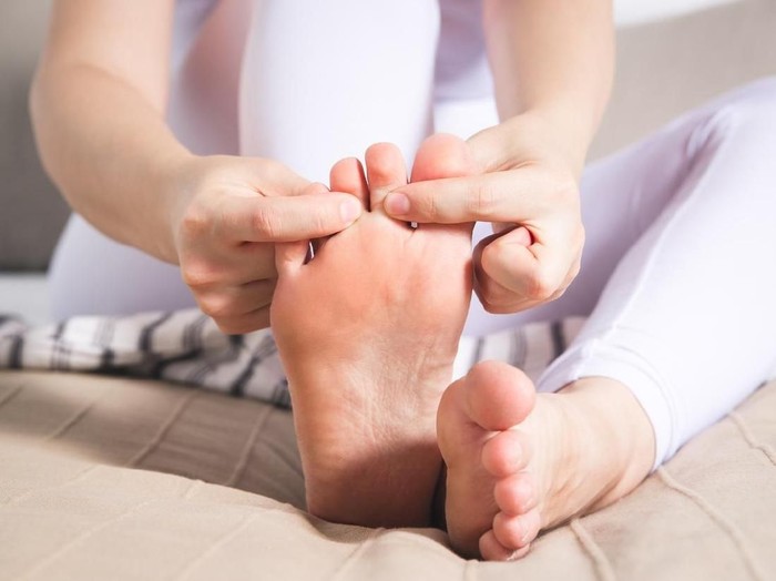 Womans leg hurts, pain in the foot, massage of female feet at home