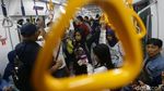 Warga Rela Antre Panjang Demi Naik MRT Jakarta