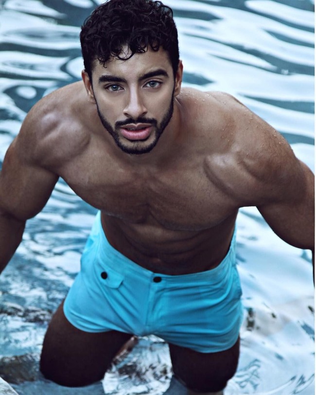 Di usia 19 tahun, ia menyadari jika selama ini tak nyaman berada di tubuhnya sendiri. Dikutip dari GQ, Laith tersadar ketika menyaksikan video dokumentasi orang-orang transgender di YouTube. Foto: Dok. Instagram @LaithAshley