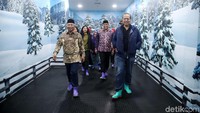 Peresmian Trans Snow World Juanda juga dihadiri oleh Walikota Bekasi, Rahmat Effendi.