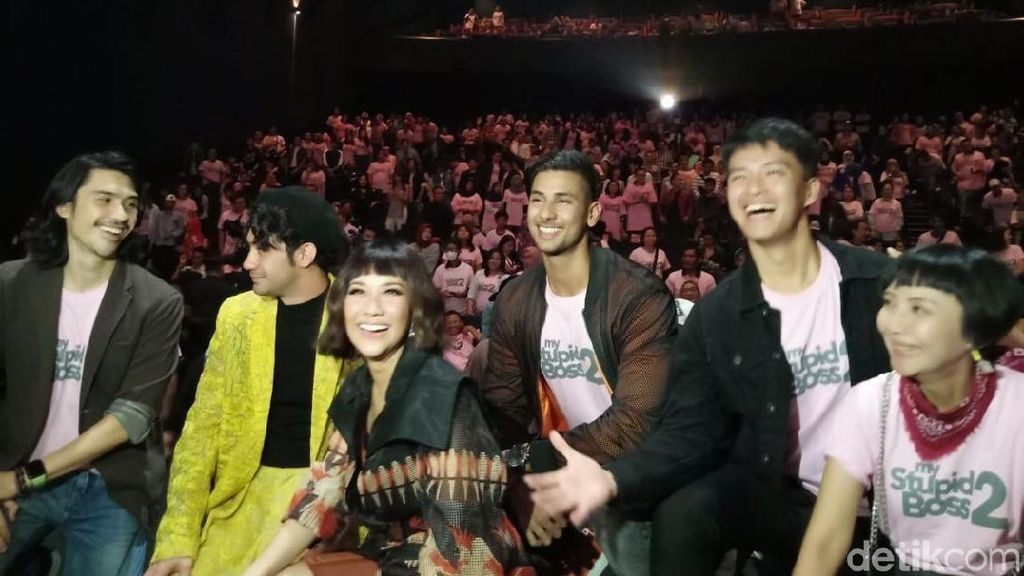 Reza Rahadian dan BCL Ucap Syukur My Stupid Boss 2 Lebih Keren Reza Rahadian dan BCL Ucap Syukur My Stupid Boss 2 Lebih Keren