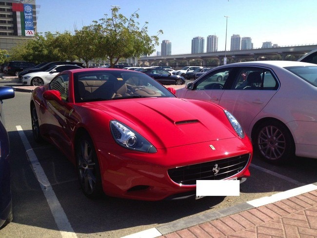 Geng Motor Jaga Masjid di Sydney, Mobil Mewah di Kampus Dubai