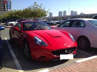 Geng Motor Jaga Masjid di Sydney, Mobil Mewah di Kampus Dubai