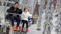 Demi kenyamanan bersama, setiap pengunjung dibatasi waktu dua jam untuk menikmati Trans Snow World Juanda. Hal itu dilakukan agar arena tidak terlalu padat.