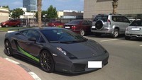 Mobil-mobil seperti Lamborghini pun menjadi pemandangan umum di kampus tersebut. Foto: Meeka Nasser