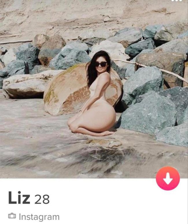 Bokong besar dan seksi seperti klan Kardashian memang diidamkan para wanita. Namun jangan seperti wanita ini yang mengedit bokongnya dengan tidak proporsional. Foto: Ist.