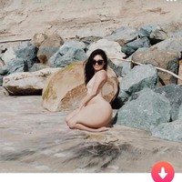 Bokong besar dan seksi seperti klan Kardashian memang diidamkan para wanita. Namun jangan seperti wanita ini yang mengedit bokongnya dengan tidak proporsional. Foto: Ist.