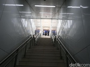 Kelar Naik MRT, Pilih Lanjut Pakai Ojol atau Taksi Online?