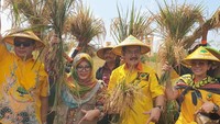 Mayangsari menjadi sorotan di dunia maya karena fotonya saat sedang menemani suaminya, Bambang Trihatmodjo. Foto: dok. Instagram Mayangsari