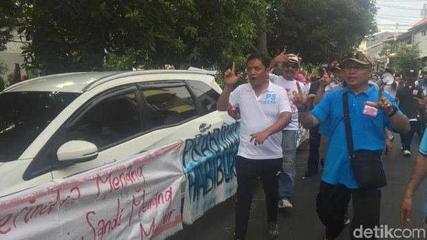 Habiburokhman Kampanye Pakai Spanduk Prabowo-Sandi dari Karung Bekas