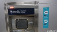 Kartu MRT ini bisa didapatkan masyarakat di vending machine dan sales offices yang tersedia di stasiun-stasiun MRT.