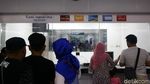 Warga Rela Antre Panjang Demi Naik MRT Jakarta