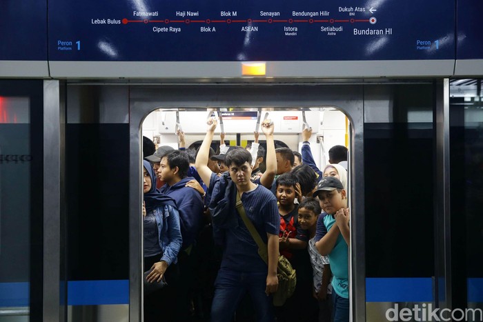 Menjajal MRT Jakarta. Foto: Grandyos Zafna Menjajal MRT Jakarta. Foto: Grandyos Zafna