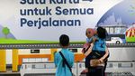 Warga Rela Antre Panjang Demi Naik MRT Jakarta