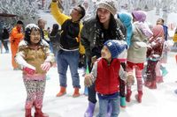 5 Hal Seru yang Bisa Dilakukan Saat Liburan di Trans Snow World